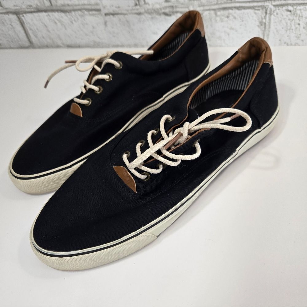 G.H. Bass & Co. like new black‎ sneakers
